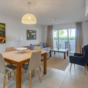 House - Spacious 1 Bedroom Apartment Maho